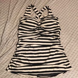 Torrid bathing suit top in size 2
